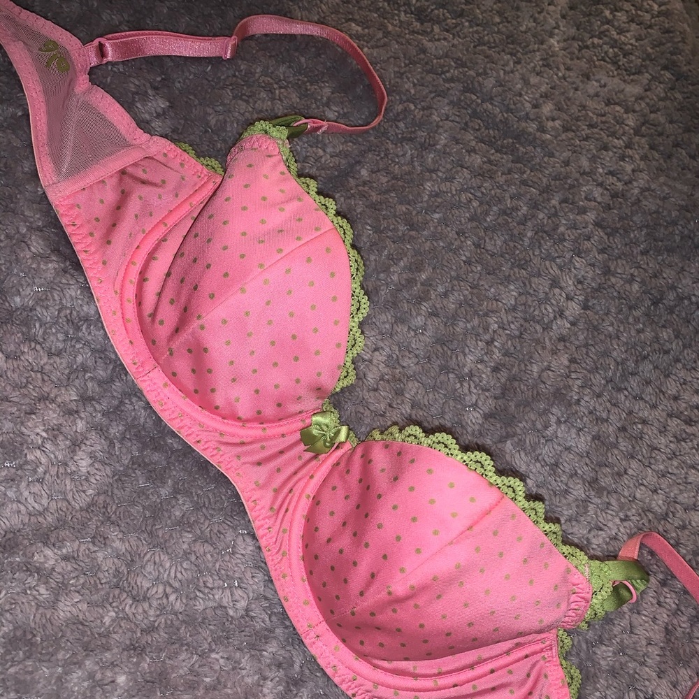 Vintage 34C Victoria Secret bra